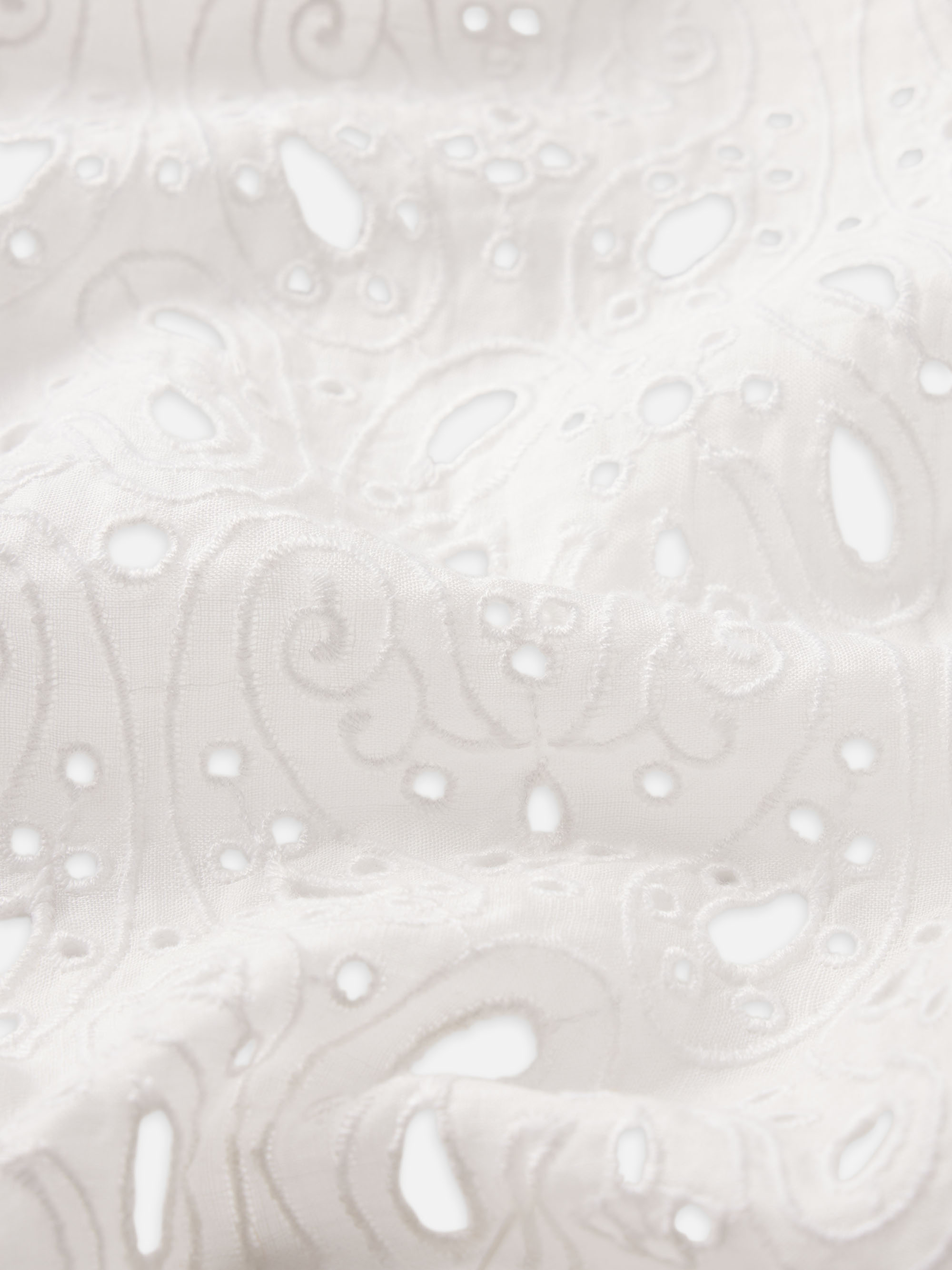 THE PAISLEY EYELET CINCH SLEEVE SHIRT IN WHITE