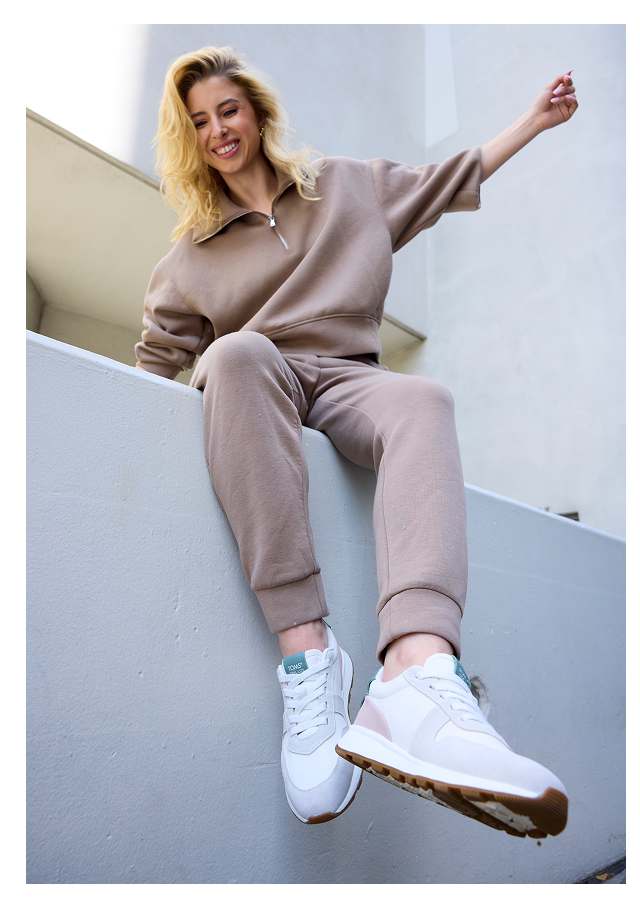 TRVL LITE Retro Runner Sneaker