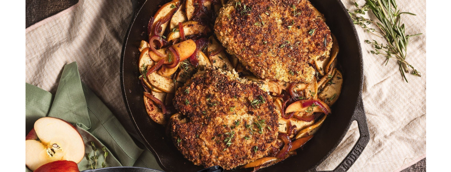 Pork chops and apples in a
